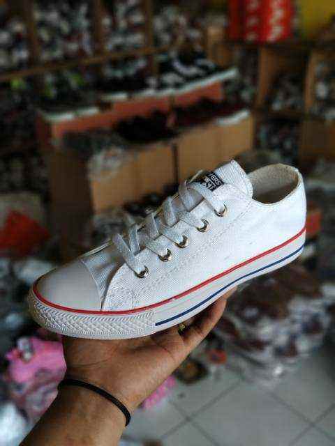 sepatu dan sandal pria cipondoh