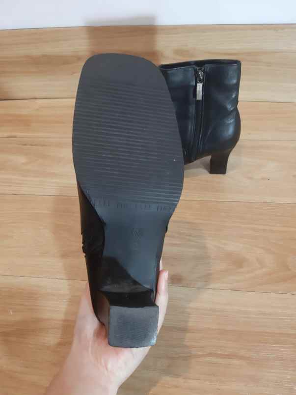 sepatu dan sandal ciputat timur