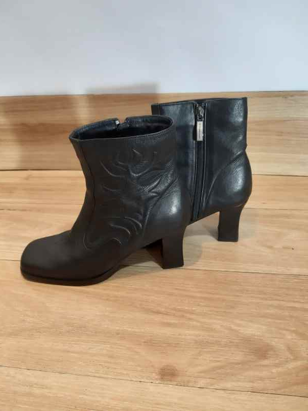 sepatu dan sandal ciputat timur