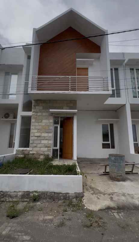 rumah batu