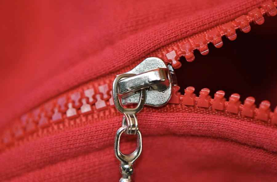 cara memperbaiki resleting tas yang tidak mau menyatu